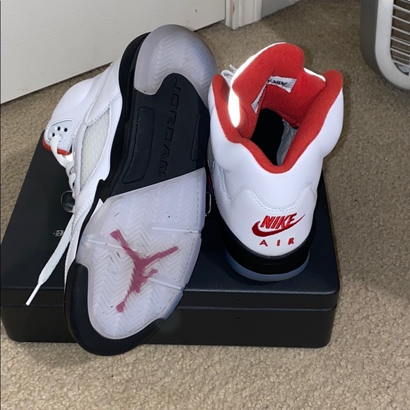 Michael Jordan 5’s ( fire red silver tongue) - Picture 3 of 5